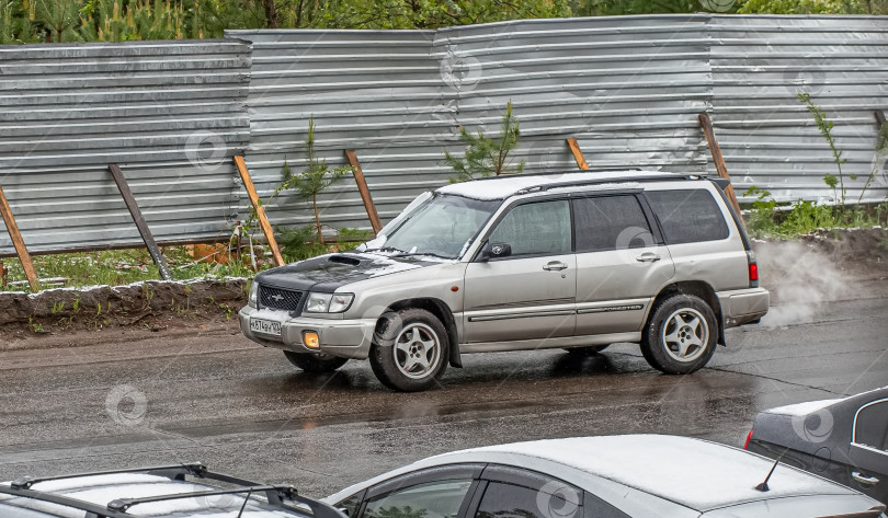 Скачать Россия, Красноярск 27 мая 2025г. автомобиль Subaru Forester Японский кроссовер фотосток Ozero