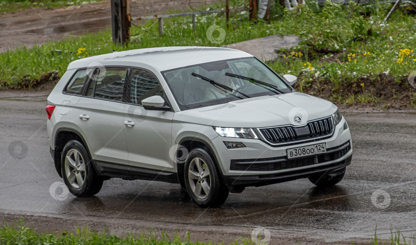 Скачать Россия, Красноярск 27 мая 2025г. автомобиль Škoda Kodiaq фотосток Ozero