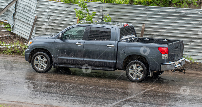 Скачать Россия, Красноярск 27 мая 2025г. автомобиль Toyota Tundra Японский пикап фотосток Ozero