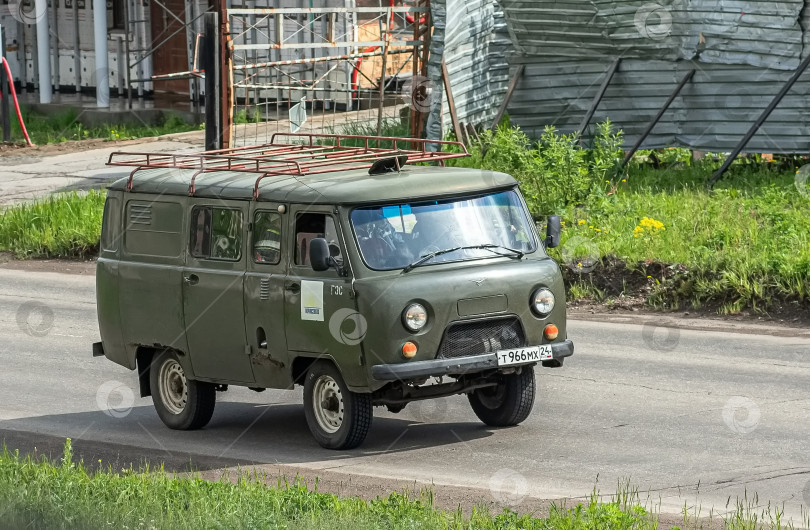 Скачать Россия,Сибирь 27 Мая 2025 год.  УАЗ-452 Грузовой автомобиль фотосток Ozero