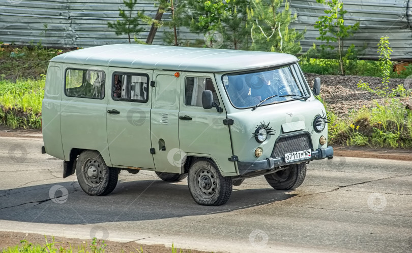 Скачать Россия,Сибирь 27 Мая 2025 год. Автомобиль  УАЗ-452 Грузопассажирский автомобиль фотосток Ozero