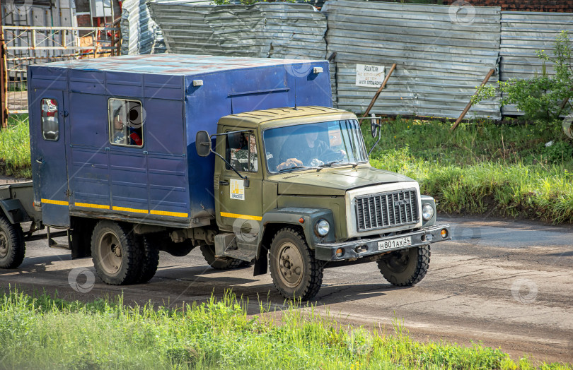 Скачать Россия,Сибирь 27 Мая 2025 год. Автомобиль  ГАЗ-3308 Российский грузовой автомобиль фотосток Ozero