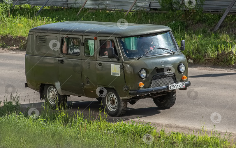 Скачать Россия, Красноярск 27 мая 2025г. автомобиль УАЗ-452 Грузопассажирский автомобиль фотосток Ozero