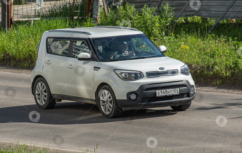 Скачать Россия, Красноярск 27 мая 2025г. автомобиль Kia Soul Мины-кроссовер фотосток Ozero