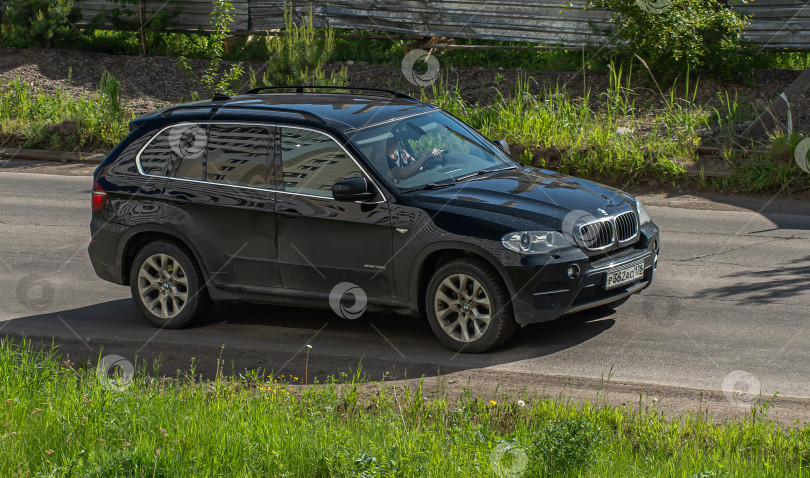 Скачать Россия, Красноярск 27 мая 2025г. автомобиль BMW X5 Кроссовер фотосток Ozero