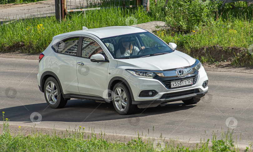 Скачать Россия, Красноярск 27 мая 2025г. автомобиль Honda HR-V 2016 года выпуска. фотосток Ozero
