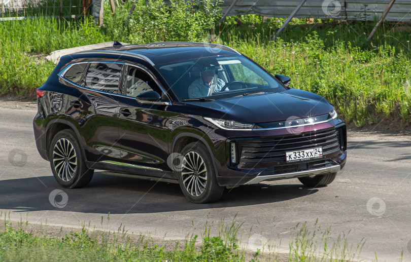 Скачать Россия,Сибирь 27 Мая 2025 год. Автомобиль Chery Exeed TXL. фотосток Ozero
