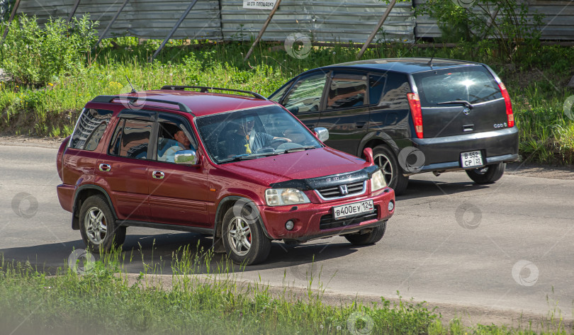 Скачать Россия,Сибирь 27 Мая 2025 год. Автомобиль Honda CR-V Японский кроссовер фотосток Ozero