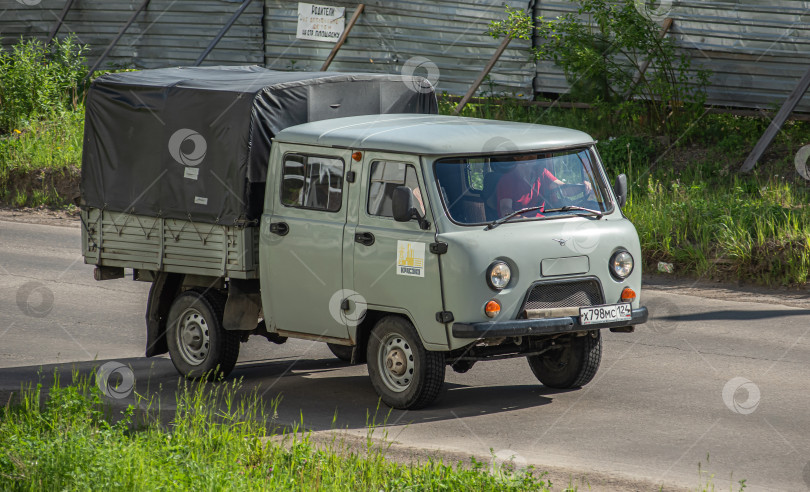 Скачать Россия,Сибирь 27 Мая 2025 год. Автомобиль  «УАЗ Фермер» (УАЗ 39094) — грузовой автомобиль с пятиместной кабиной фотосток Ozero