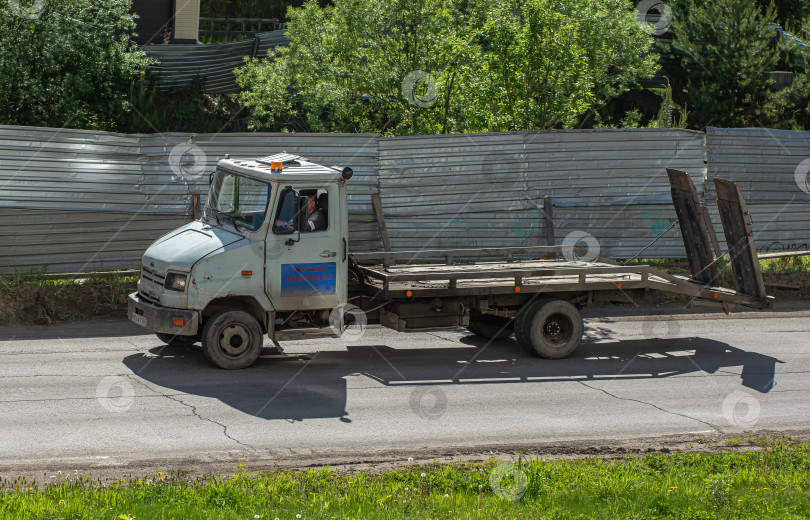 Скачать Россия,Сибирь 27 Мая 2025 год. Автомобиль  ЗИЛ-5301 («Бычок») — российский среднетоннажный грузовой автомобиль фотосток Ozero