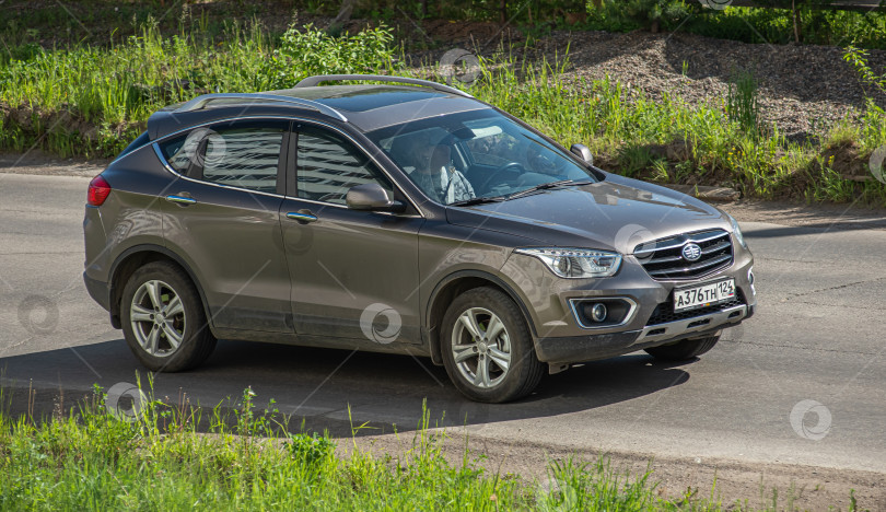 Скачать Россия,Сибирь 27 Мая 2025 год. Автомобиль Besturn X80 Китайский кроссовер фотосток Ozero