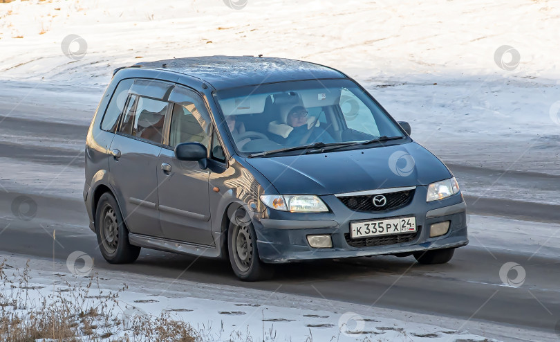 Скачать Россия,Сибирь 27 Мая 2025 год. Автомобиль Mazda Premacy Японского производства фотосток Ozero