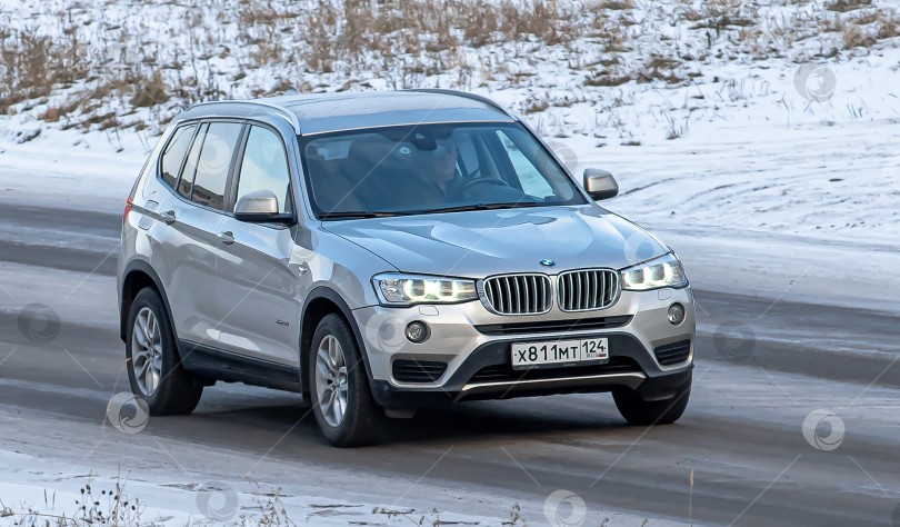 Скачать Россия,Сибирь 27 Мая 2025 год. Автомобиль BMW X3 Немецкий кроссовер фотосток Ozero