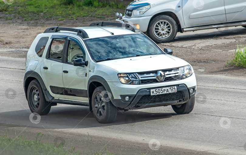 Скачать Россия,Сибирь 27 Мая 2025 год. Автомобиль Renault Duster Кроссовер фотосток Ozero
