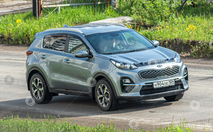 Скачать Россия,Сибирь 27 Мая 2025 год. Автомобиль Kia Sportage Кроссовер фотосток Ozero