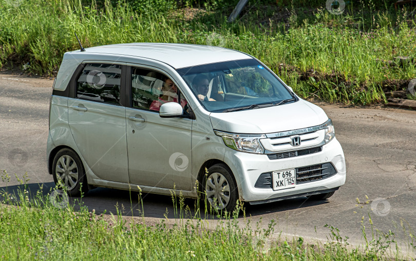 Скачать Россия,Сибирь 27 Мая 2025 год. Автомобиль Honda N-WGN Японский автомобиль фотосток Ozero