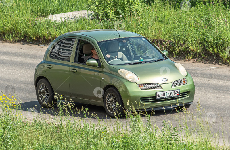 Скачать Россия,Сибирь 27 Мая 2025 год. Автомобиль Nissan Micra Компактный автомобиль фотосток Ozero