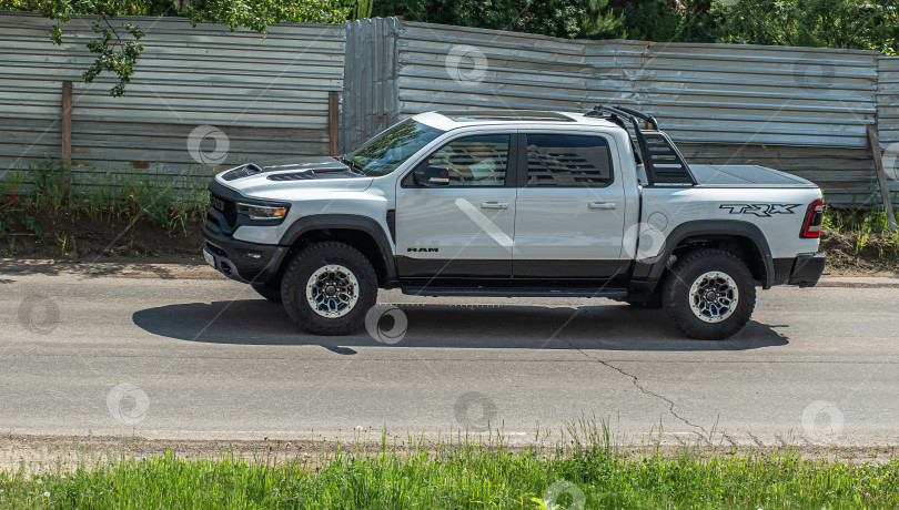 Скачать Россия,Сибирь 27 Мая 2025 год. Автомобиль Ram Rebel TRX Пикап фотосток Ozero