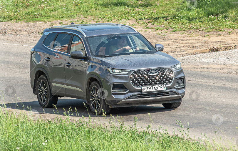 Скачать Россия,Сибирь 27 Мая 2025 год. Автомобиль Chery Tiggo 8 Китайский кроссовер фотосток Ozero