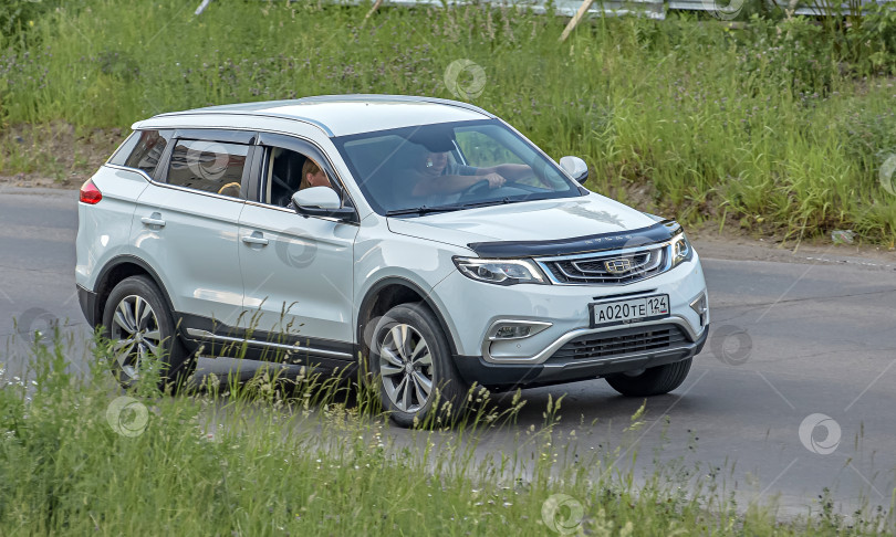 Скачать Россия,Сибирь 27 Мая 2025 год. Автомобиль Geely Atlas 2.4. фотосток Ozero