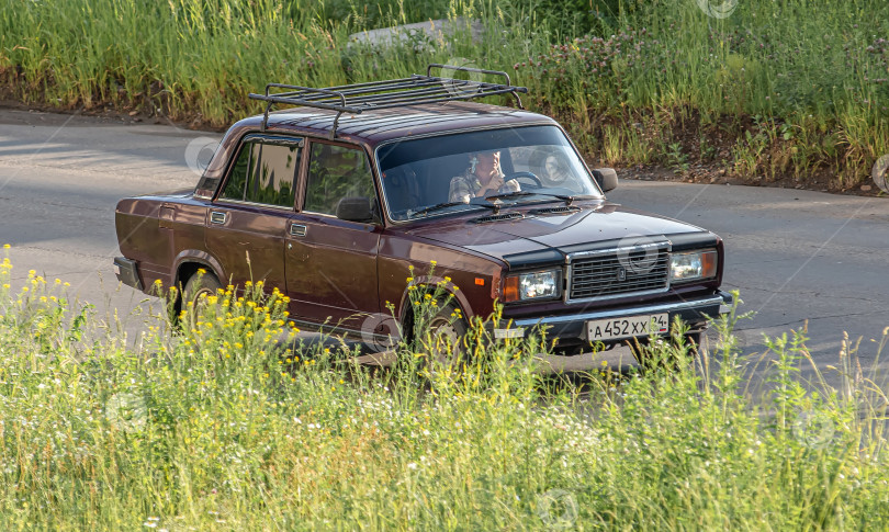 Скачать Россия,Сибирь 27 Мая 2025 год. Автомобиль  ВАЗ-2107 Российский автомобиль фотосток Ozero