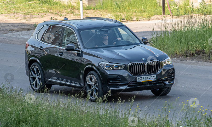 Скачать Россия,Сибирь 27 Мая 2025 год. Автомобиль BMW X5 G. фотосток Ozero