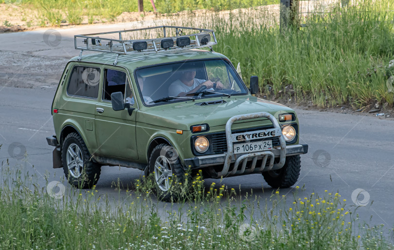 Скачать Россия,Сибирь 27 Мая 2025 год. Автомобиль lada niva (ваз-2121) фотосток Ozero