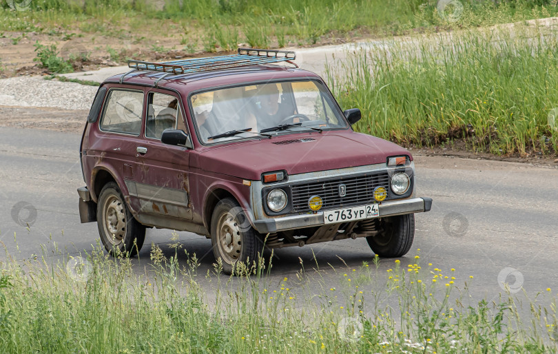 Скачать Россия,Сибирь 27 Мая 2025 год. Автомобиль  нива ваз 2121 фотосток Ozero