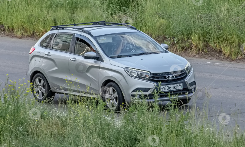 Скачать Россия,Сибирь 27 Мая 2025 год. Автомобиль Lada XRAY Российский автомобиль фотосток Ozero