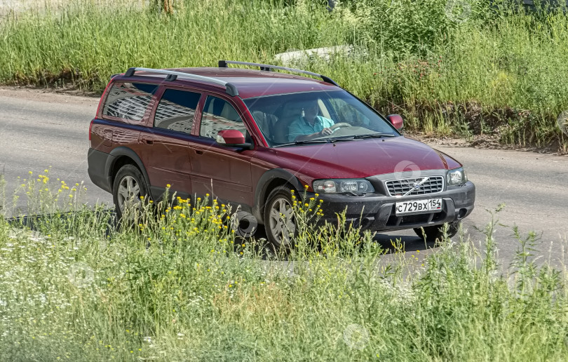 Скачать Россия,Сибирь 27 Мая 2025 год. Автомобиль Volvo V70 стал лидером бизнеса-класса фотосток Ozero