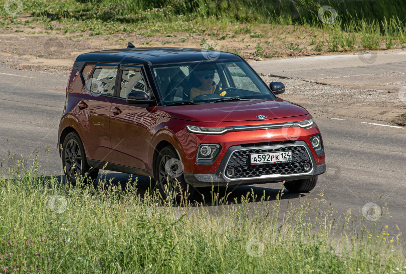 Скачать Россия,Сибирь 27 Мая 2025 год. Автомобиль Kia Soul III. фотосток Ozero
