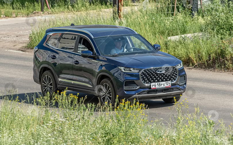 Скачать Россия,Сибирь 27 Мая 2025 год. Автомобиль Chery Tiggo 8 Кроссовер фотосток Ozero