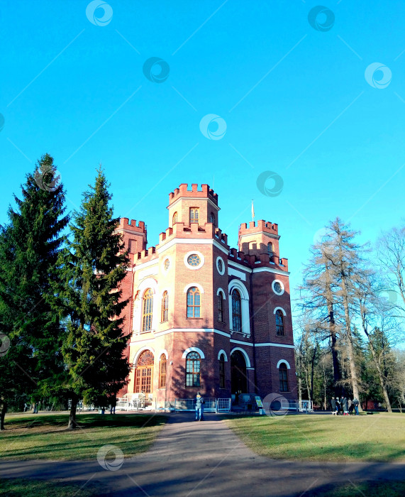 Скачать Здание в парке Александрия фотосток Ozero