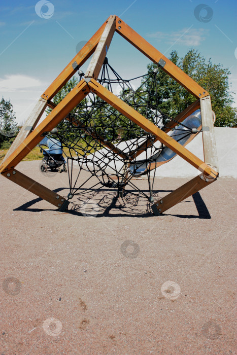 Скачать Детская площадка в городе фотосток Ozero