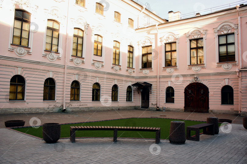 Скачать Красивое здание в городе фотосток Ozero