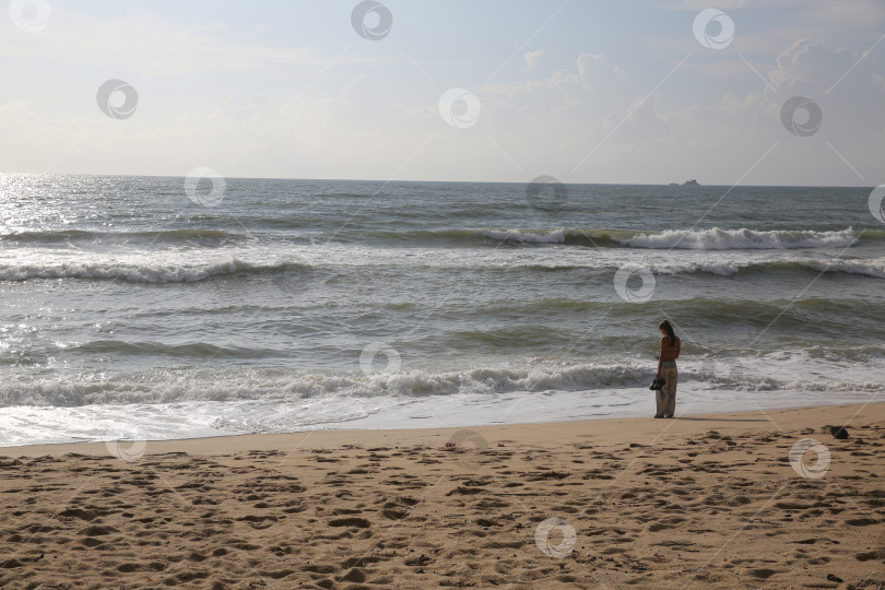 Скачать Пхукет, Таиланд, 9 ноября 2025 года: Пляж Банг Тао (Лаян) на побережье Андаманского моря острова Пхукет в Таиланде, октябрь 2025 года фотосток Ozero