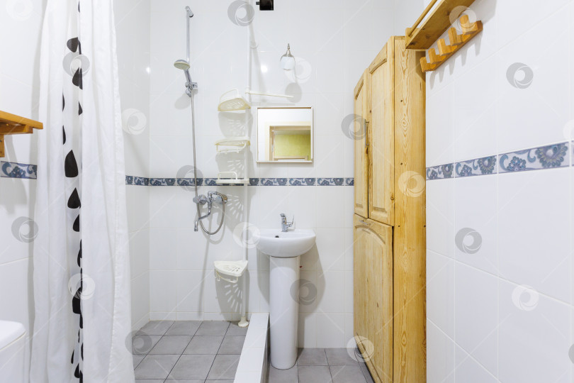 Скачать современная ванная комната с туалетом и стиральной машиной фотосток Ozero