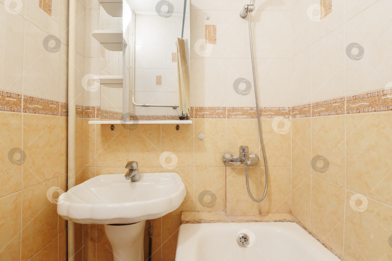 Скачать современная ванная комната с туалетом и стиральной машиной фотосток Ozero