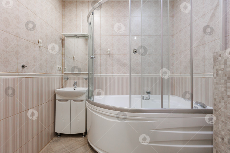 Скачать современная ванная комната с туалетом и стиральной машиной фотосток Ozero