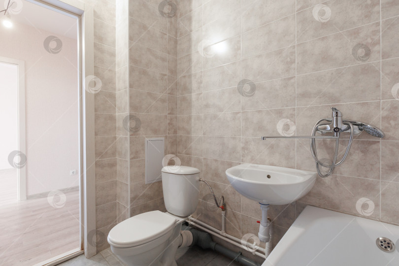 Скачать современная ванная комната с туалетом и стиральной машиной фотосток Ozero