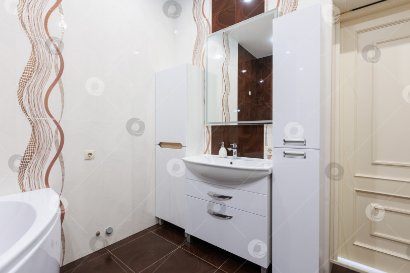 Скачать современная ванная комната с туалетом и стиральной машиной фотосток Ozero