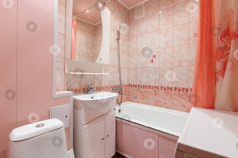 Скачать современная ванная комната с туалетом и стиральной машиной фотосток Ozero