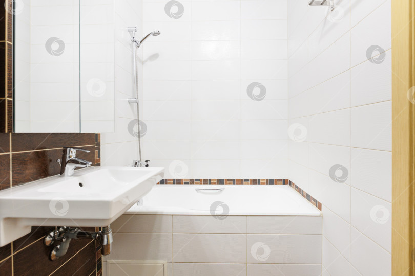 Скачать современная ванная комната с туалетом и стиральной машиной фотосток Ozero