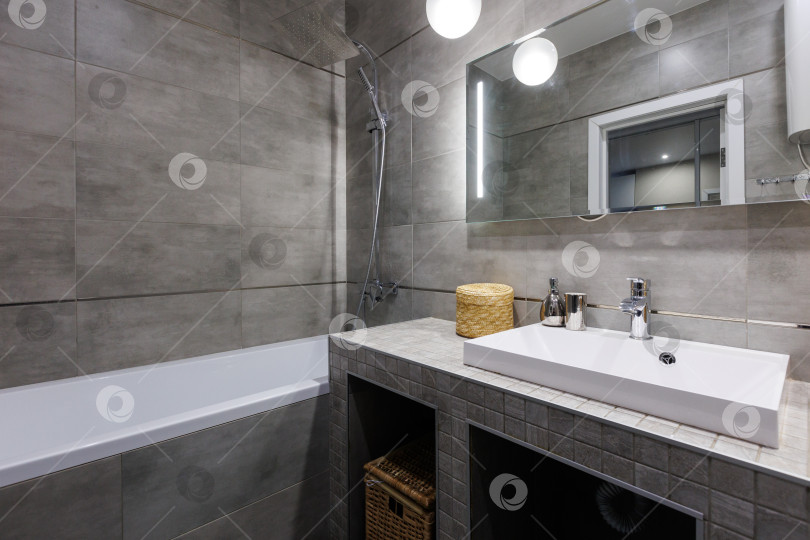 Скачать современная ванная комната с туалетом и стиральной машиной фотосток Ozero