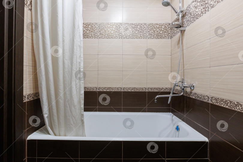 Скачать современная ванная комната с туалетом и стиральной машиной фотосток Ozero