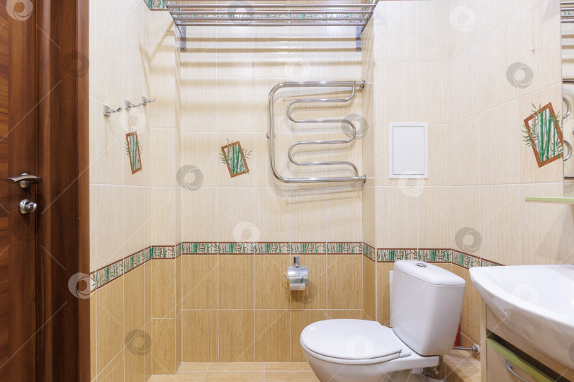 Скачать современная ванная комната с туалетом и стиральной машиной фотосток Ozero