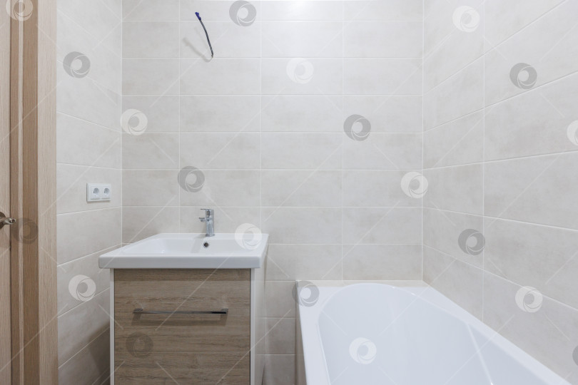 Скачать современная ванная комната с туалетом и стиральной машиной фотосток Ozero