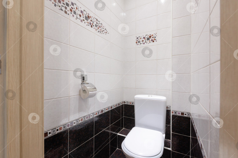 Скачать современная ванная комната с туалетом и стиральной машиной фотосток Ozero