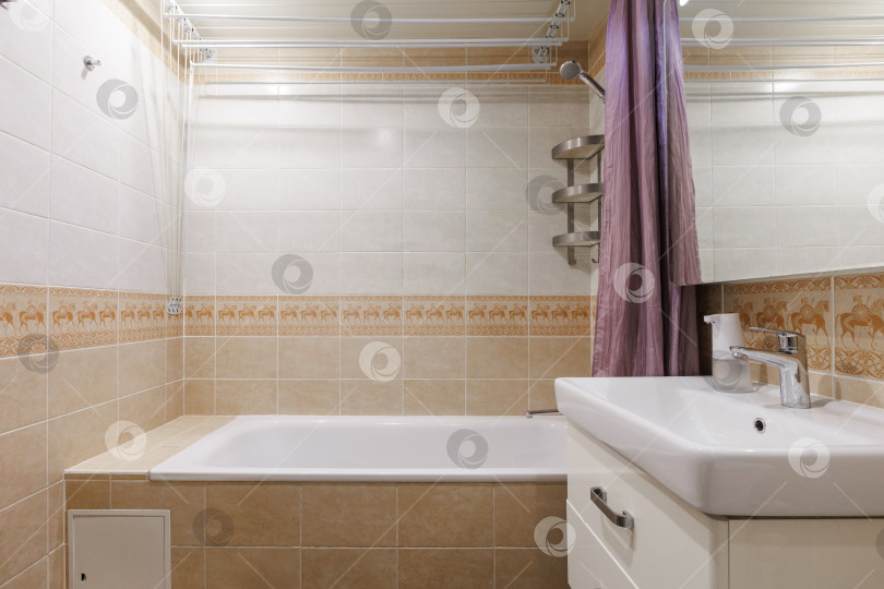 Скачать современная ванная комната с туалетом и стиральной машиной фотосток Ozero