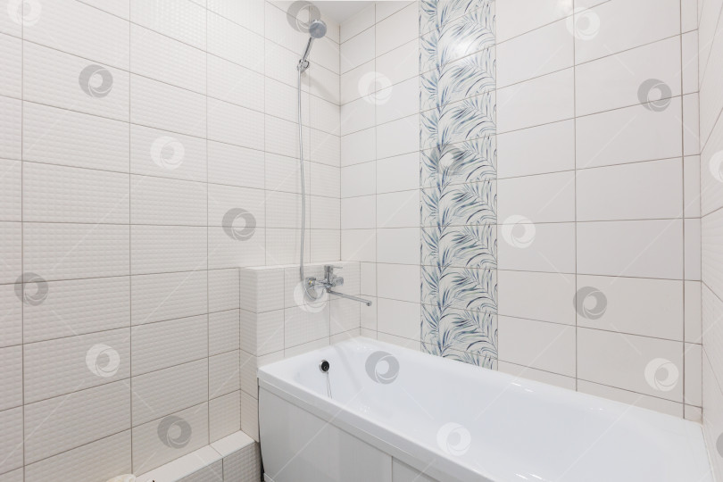 Скачать современная ванная комната с туалетом и стиральной машиной фотосток Ozero